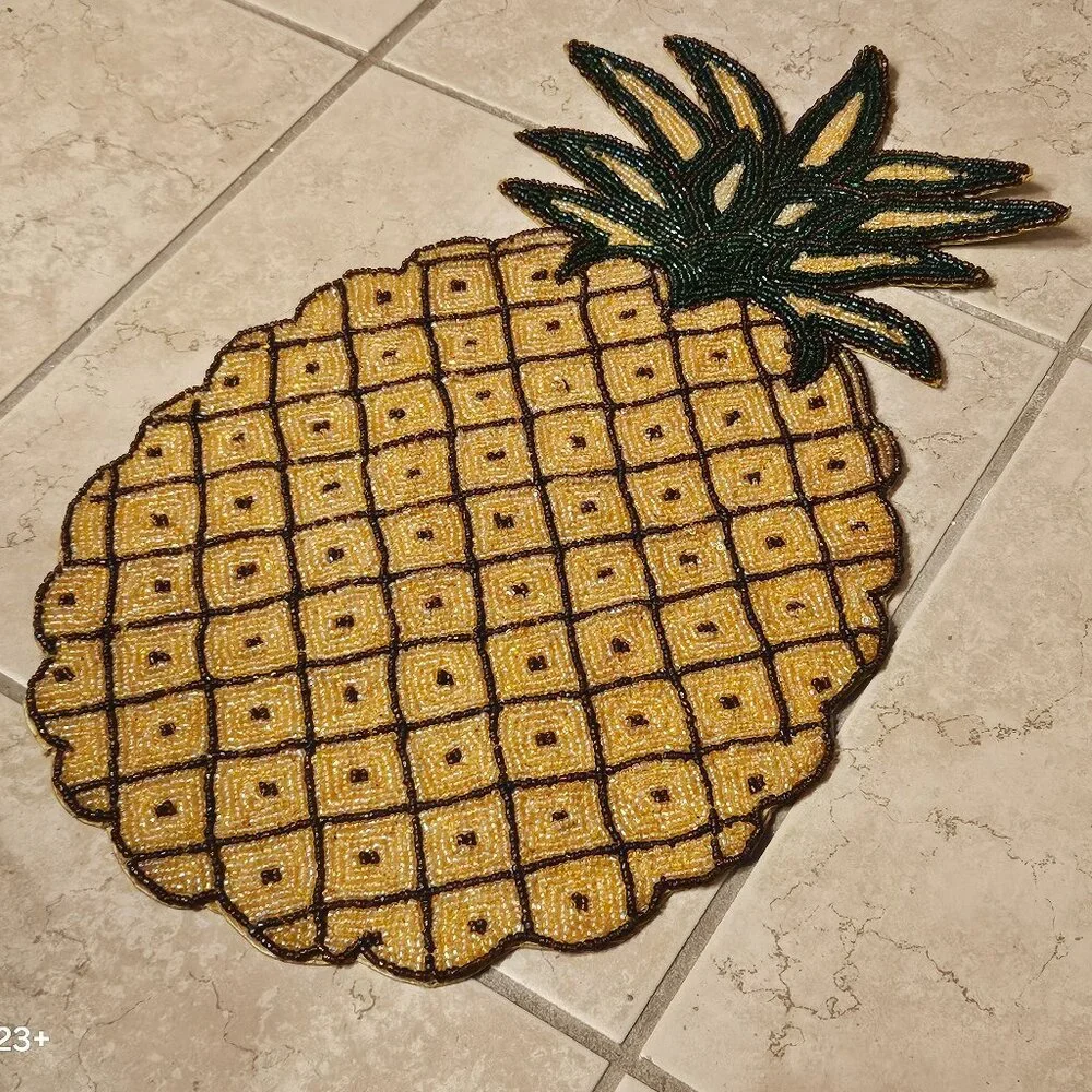 RARE ISAAC MIZRAHI SUMMER PINEAPPLE CRYSTAL BEADED PLACEMAT CHARGER CENTERPIECE